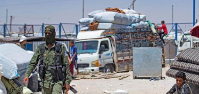 الإدارة الذاتية تخرج 77 عائلة من مخيم الهول إلى مناطقها