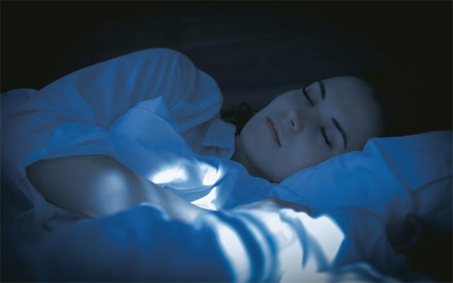 بۆچی نووستنی شەو باشترە؟