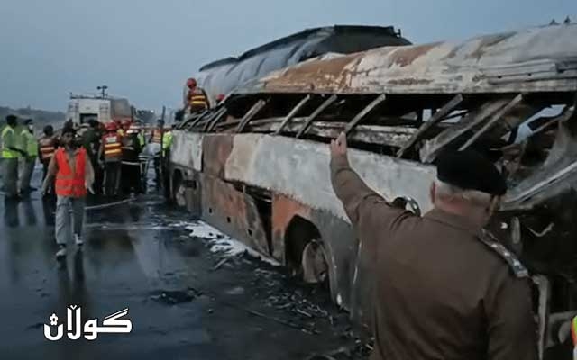 بەهۆی پێكدادانی تانکەرك و پاسێك ٢٠ کەس گیانیان لەدەستدا