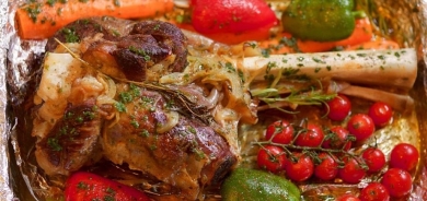 طريقة عمل فخذ الخروف بالخضار في الفرن