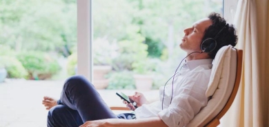 ئایا گوێگرتن لە مۆسیقا پێش نووستن زیانی هەیە!