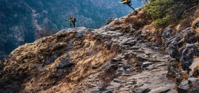 پیاو و ئافرەتێك خولیای شوێنی بەرزن