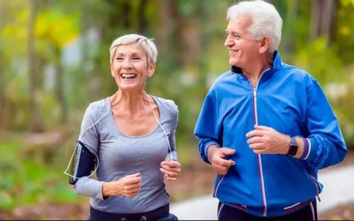 المشي لمدة 10 دقائق في سن الشيخوخة يقلل من خطر الوفاة