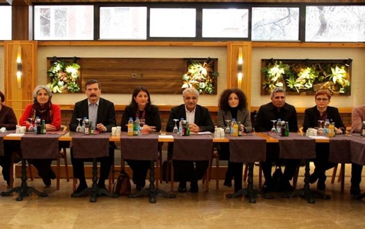 Li Stenbolê 'maseyê 7 partî' bi serokatiya HDPê dicive