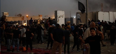 ايران تغلق الحدود البرية مع العراق والكويت تطلب من رعاياها المغادرة