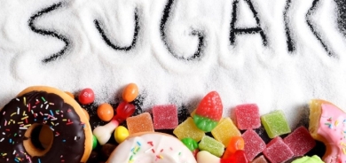 علامات تدل على أنك تتناول الكثير من السكر!