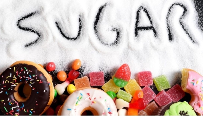 علامات تدل على أنك تتناول الكثير من السكر!