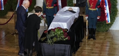 Thousands line up to say farewell to Gorbachev; Putin absent