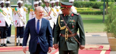 أولى خطوات السفير الأميركي لدى السودان تثير جدلاً