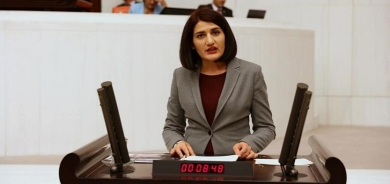 Parlamentera HDP'ê Semra Guzel hat girtin