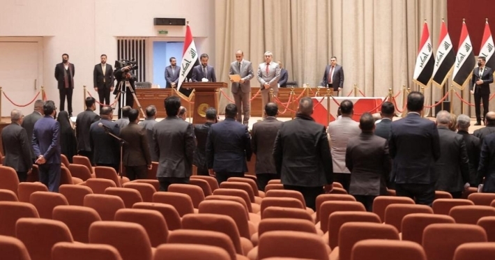 قانوني: عودة الكتلة الصدرية للبرلمان ممكنة دستورياً.. لا تتطلب أداء القسم من جديد