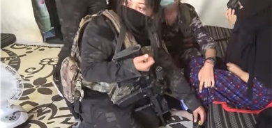 Kampa Holê.. 4 keç û jinên bi zincîreyan kelepçekirî hatin azadkirin