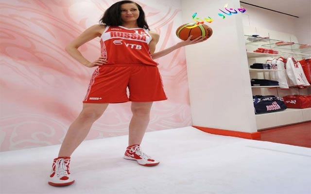 خاوەنی درێژترین قاچ یاریزان و نمایشكاری جلوبەرگە