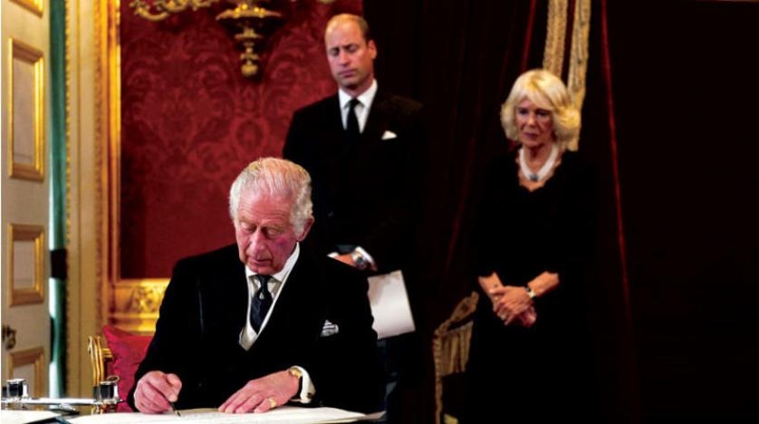 تشارلز الثالث يبدأ عهده بمشاورات مع الساسة البريطانيين