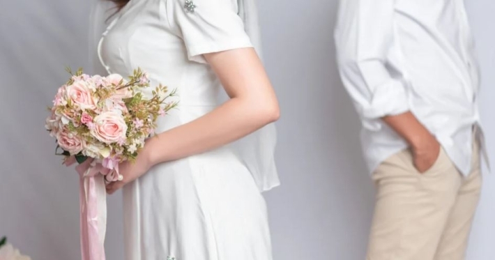 فنانة مصرية تعيد زوجها إلى طليقته