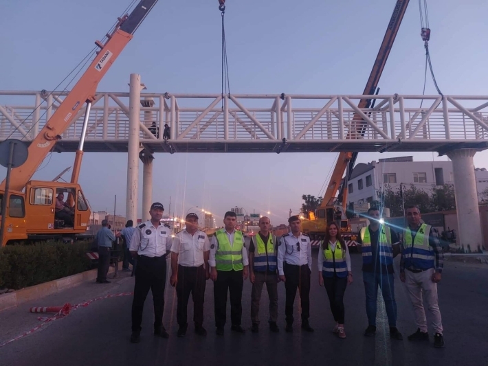 مرور أربيل ينجز جسراً للمشاة خلال ساعتين فقط