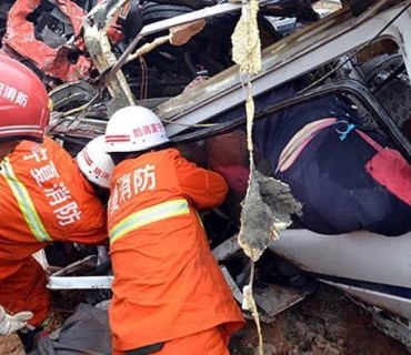 لە چین پاسێک وەرگەڕا  ٢٧ کەس گیانیان لەدەستدا