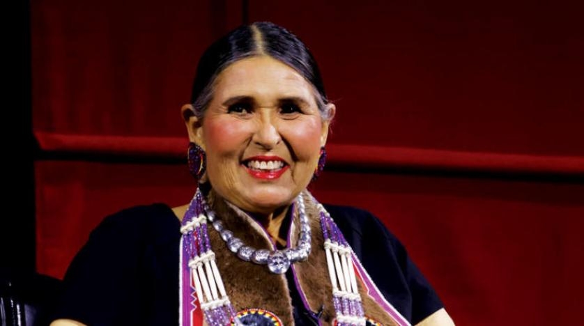 تكريم ممثلة من الأميركيين الأصليين بعد نبذها 50 عاماً