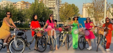 'Jinên Xemilandî' bi bisiklêtan li Amedê geriyan