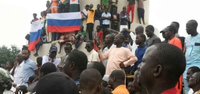 خۆپیشاندان لە نیجەرلەدژی ئامادەبوونی سەربازانی فەرەنسا