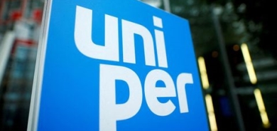 German utilities close to long-term LNG deals with Qatar, sources say