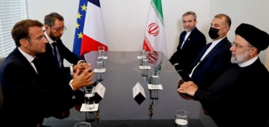 ماكرون يحض رئيسي على التعاون مع «الطاقة الذرية»