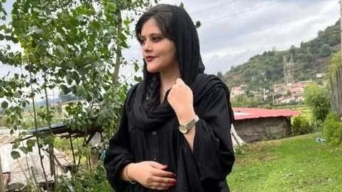 Jinên Îranî dijî rejîmê hêza xwe kirin yek