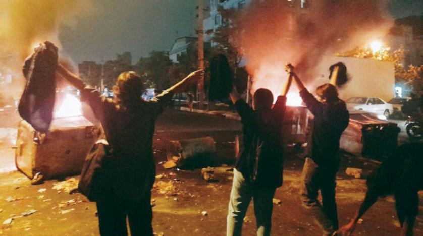 انتفاضة المرأة الإيرانية تزداد زخماً... والنظام يحشد