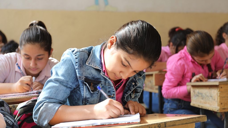 ENKS: Biryara Rêveberiya Xweser a girtina dibistanên taybet pêşeroja bi hezaran xwendekaran dixe metirsiyê