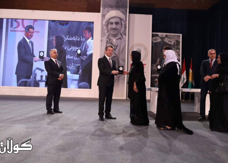 دابەشكردنی 420 یەكەی نیشتەجێبوون لە لایەن رێزدار مەسرور بارزانی سەرۆكی بۆردی دامەزرێنەرانی دەزگای خێرخوازیی بارزانی بە سەر بنەماڵەی سەربەرزی شەهیداندا