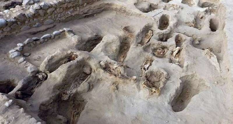 دۆزینەوەی گۆڕی ٧٦ منداڵی قوربانی لە وڵاتی پیرۆ