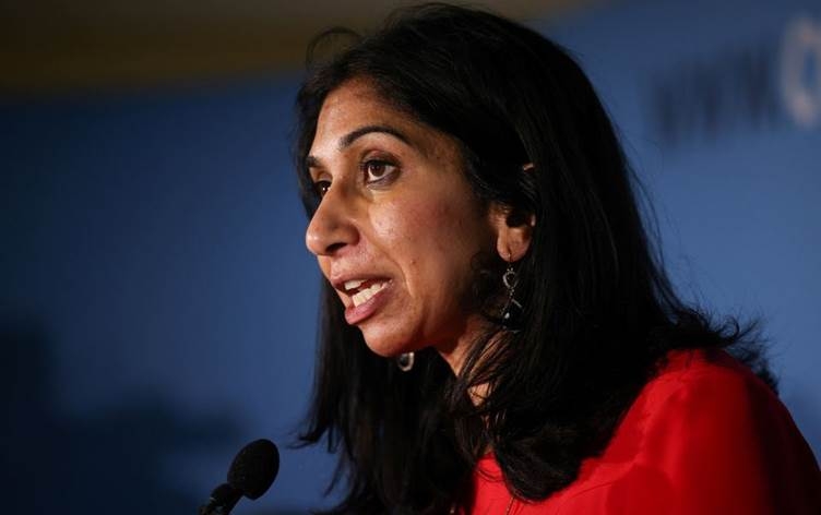 Wezîra Navxwe ya Brîtanyayê: Welatê me tijî penaberên bê şiyan e