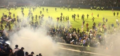 لە ئەنجامی شەڕ و پێكدادان لە یارییەکی تۆپی پێی ئەندەنووسیا 174 کەس کوژران