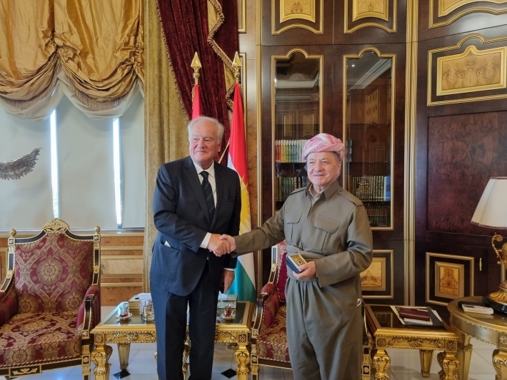 Berpirsekî pilebilind ê Fransayê: Ez şanaz bûm ku ji aliyê bavê neteweya kurd Mesûd Barzanî ve hatim pêşwazîkirin