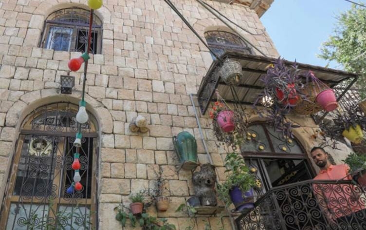 عقرة تنبذ الاسمنت في عمارتها