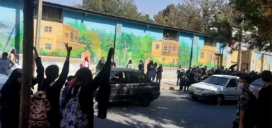 إيران تسرّع الاعتقالات والمدارس تنضم للحراك