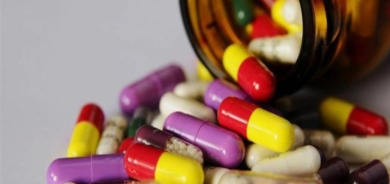 خبراء: 5 مخاطر مرتبطة بتناول المكملات