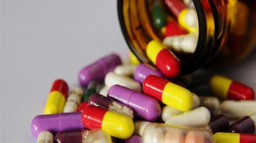 خبراء: 5 مخاطر مرتبطة بتناول المكملات