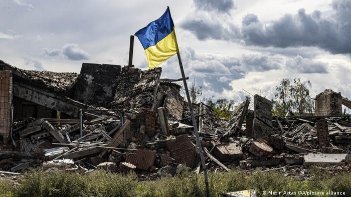 Russia 'regrouping' after Ukraine advances on two fronts
