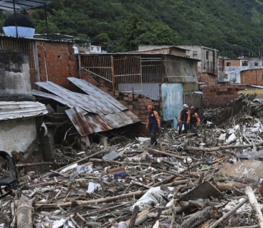 بەهۆی لافاو و زەوی لەرزین 92 کەس گیانیان لەدەستدا و بێسەروشوێنن