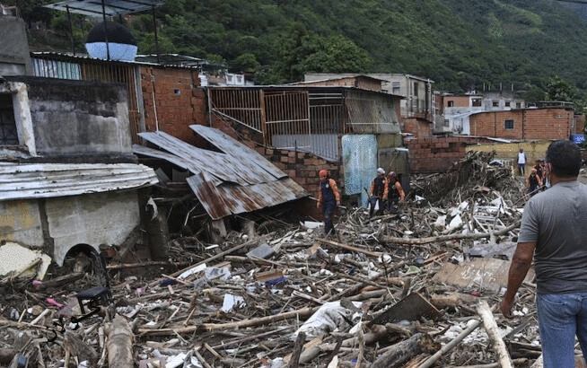 بەهۆی لافاو و زەوی لەرزین 92 کەس گیانیان لەدەستدا و بێسەروشوێنن