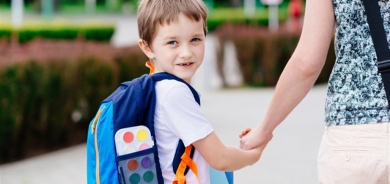 أخطاء تقع فيها الأمهات مع عودة الأطفال الى المدرسة... احذريها!