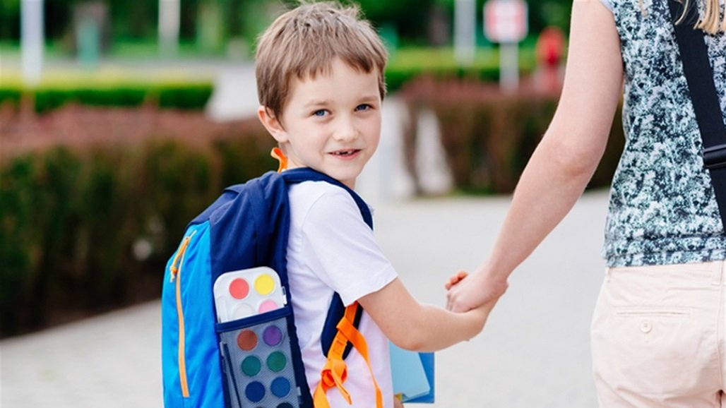 أخطاء تقع فيها الأمهات مع عودة الأطفال الى المدرسة... احذريها!