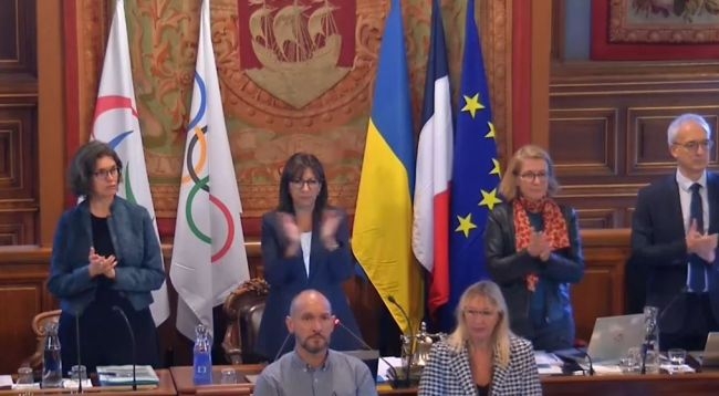 Parîs Jîna Emînî kire welatiya xwe