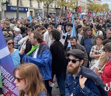 لە پاریس بە هەزاران کەس خۆپیشاندانیان ئەنجامدا