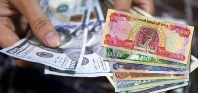 خبير اقتصادي بشأن رفع قيمة الدينار امام الدولار: هناك وعد انتخابي بذلك.. يجب ان يكون بشكل تدريجي