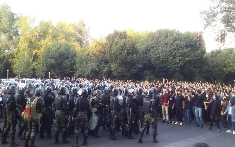 Li Amedê 500 kesayetên Kurd piştgiriya xwe ji bo xwepêşandanên li Rojhilatê Kurdistanê radigihînin