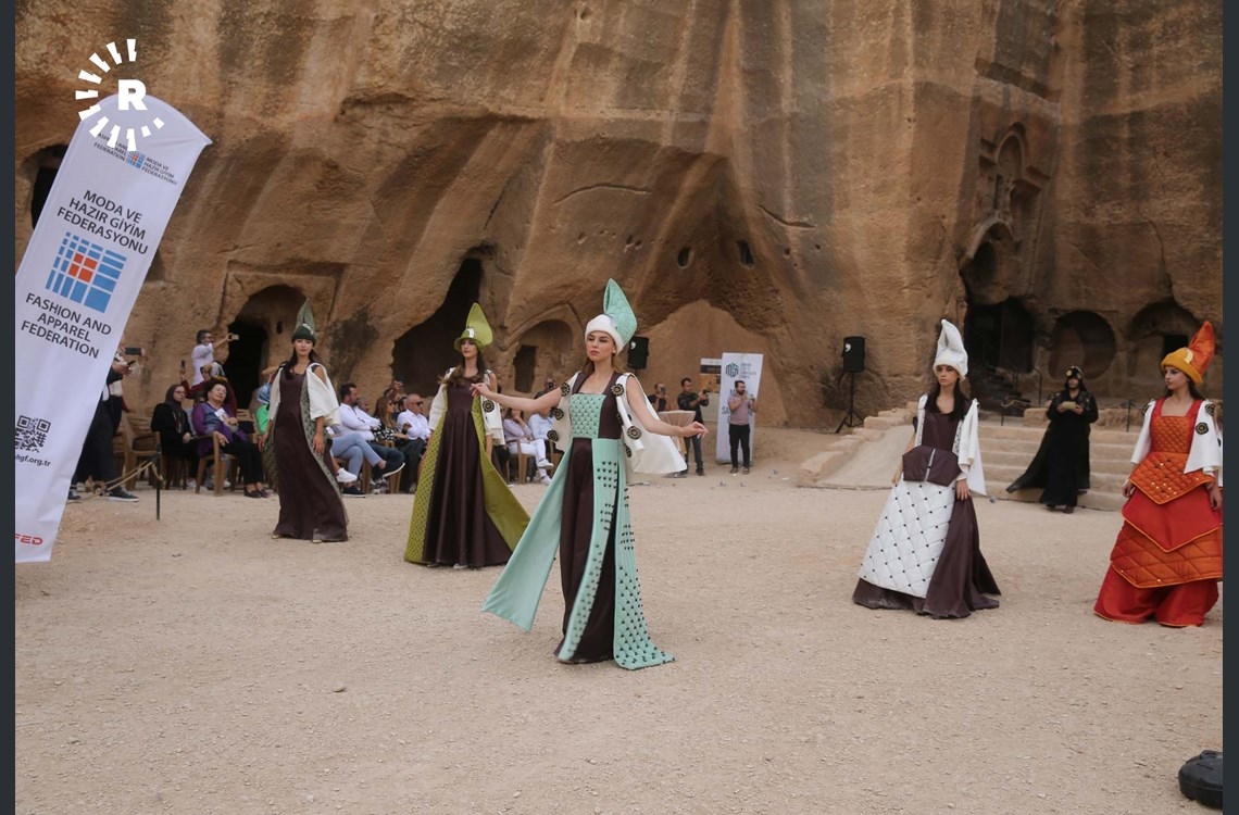 Li Mêrdinê nimayişa cilûbergên bi motifên şaristaniyên