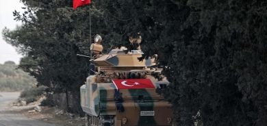 Hêzên Tirkiyê ji bo rawestandina şerê di navbera komên çekdar de li gundekî Efrînê bi cih bûn