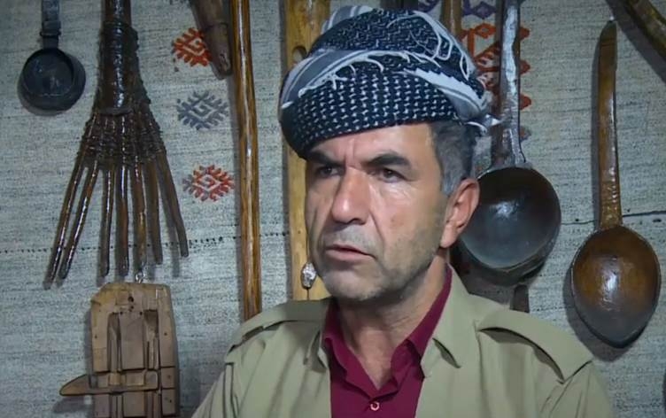 Berhevkarekî Kurd ê kelûpelên folklorî Muzexaneya Etnografyayê ya Viyanayê kategorîze dike